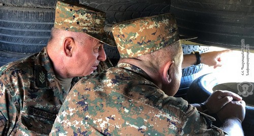 Monitor compliance on the part of the 5th fighting connections of a military unit N in combat positions of Armenia. Photo by the press service of the Armenian Ministry of Defence