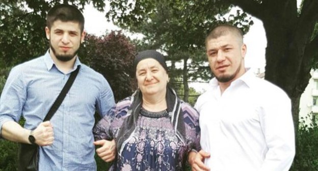 Murad Aslamkhanov (right) with his mother and brother. Photo courtesy of Murad Aslamkhanov's relatives.