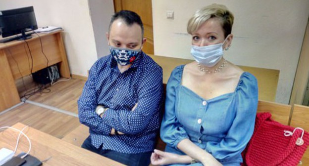 Anastasia Shevchenko and her advocate Sergei Badamshin. Photo by Konstantin Volgin for the "Caucasian Knot"