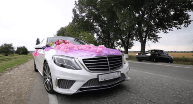 A wedding cortege. Screenshot of the video https://www.youtube.com/watch?v=EU8rWT-FgPQ