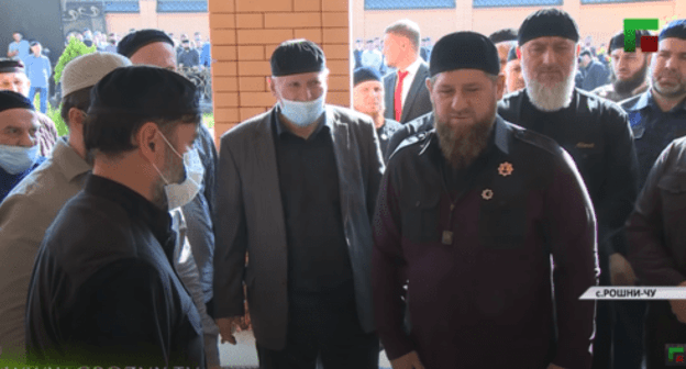 Ramzan Kadyrov at the funeral of Vakha Agaev, a Russian State Duma MP. Screenshot of the video https://youtu.be/r2nYJ31nZmE