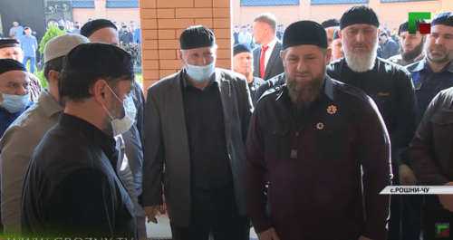 Ramzan Kadyrov at the funeral of Vakha Agaev, a Russian State Duma MP. Screenshot of the video https://youtu.be/r2nYJ31nZmE