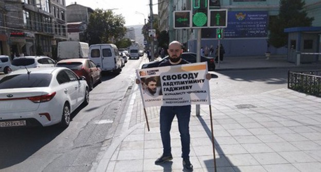 Picketer, Makhachkala, September 28, 2020. Photo by Idris Yusupov for the Caucasian Knot