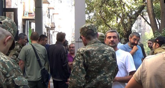 Reservists and volunteers gather to be sent to Nagorno-Karabakh, September 28, 2020. Photo by Armine Martirosyan for the Caucasian Knot