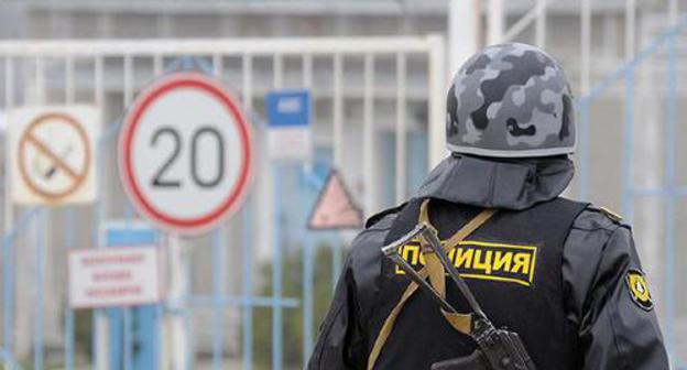 A law enforcer. Photo © Yelena Sineok, Yuga.ru