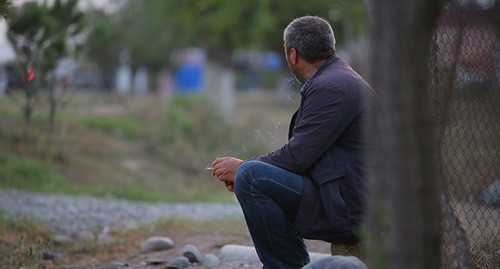 A resident of the city of Tartar near his home. Photo by Aziz Karimov for the "Caucasian Knot"