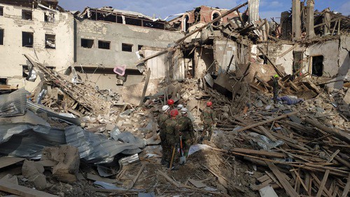 Debris in Ganja after night shelling attack, October 11, 2020. Photo by Aziz Karimov for the Caucasian Knot