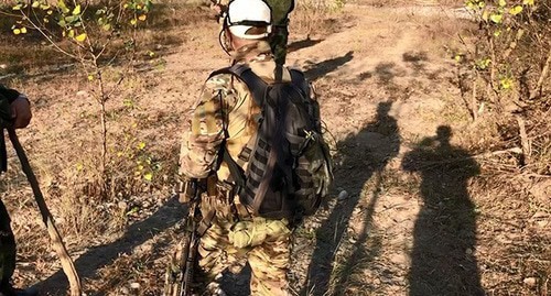 A law enforcer during special operation in the Sernovodsky District of Chechnya. Photo: NAC press service, http://nac.gov.ru/