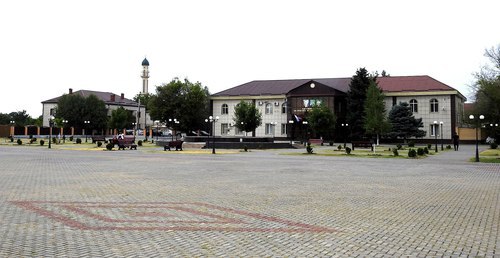 Naurskaya village. Photo: press service of the Administration of Naursky Municipal District, https://ru.wikipedia.org/wiki/Наурский_район#/media/Файл:Площадь_станицы_Наурской_на_которой_расположена_Администрация_Наурского_муниципального_района.jpg