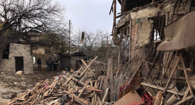 A house damaged in a shelling attack in Nagorno-Karabakh, November 6, 2020. Photo by Alvard Grigoryan for the "Caucasian Knot"