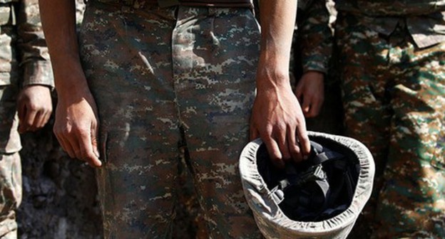 Hands of servicemen, Nagorno-Karabakh, October 2020. Photo:Фото: REUTERS/Stringer