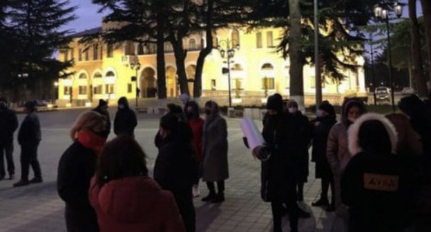 Inal Djabiev's relatives at a picket. Screenshot https://t.me/osnovanews/3665