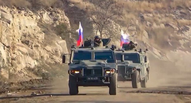 Peacemakers in the Lachin Corridor. Photo by the press service of the Russian Ministry of Defence http://mil.ru/russian_peacekeeping_forces/media/photo/gallery.htm?id=84438@cmsPhotoGallery