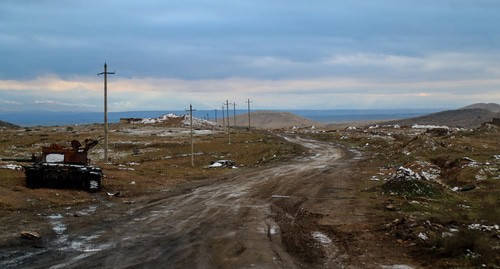 Armenian tank destroyed at the entrance to Djebrail. Photo by Aziz Karimov for the Caucasian Knot