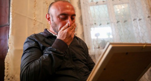 Teimur Askerov, a resident of Ganja who lost five family members, October 22, 2020. Photo by Aziz Karimov for the "Caucasian Knot"