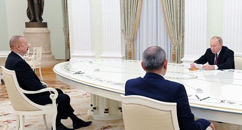 Ilham Aliev (left) and Nikol Pashinyan at the meeting with Vladimir Putin, Moscow, January 11, 2021. Photo: Sputnik/Mikhail Klimentyev/Kremlin via REUTERS