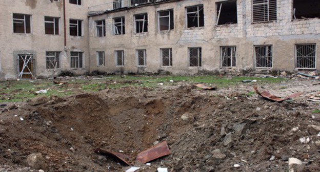 A shell crater. Stepanakert, November 2020. Photo by Armine Martirosyan for the "Caucasian Knot"