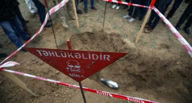 Fenced-in place where an unexploded shell falled, November 2020. Photo by Aziz Karimov for the "Caucasian Knot"