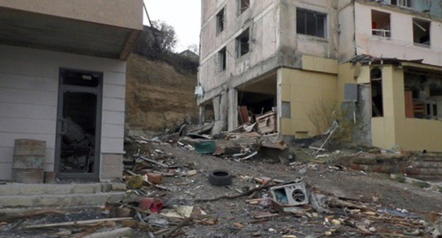 A residential housing bloc damaged after shelling. Photo by David Simonyan for the "Caucasian Knot"