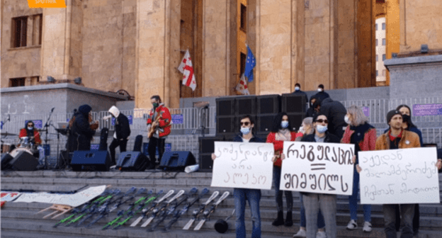 Protest action in Tbilisi, February 6, 2021. Screenshot: https://youtu.be/Odkr3P0coz4