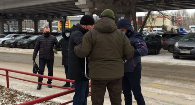 Policemen detaining Igor Nagavkin. Photo by Yury Bengardt  for the Caucasian Knot