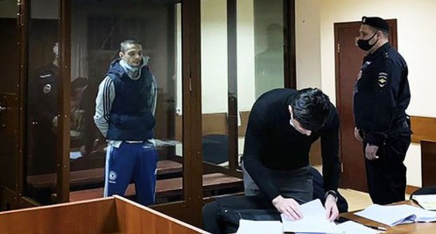 Said-Muhammad Djumaev (left) in a courtroom. Photo: press service of the Presnya District Court in Moscow