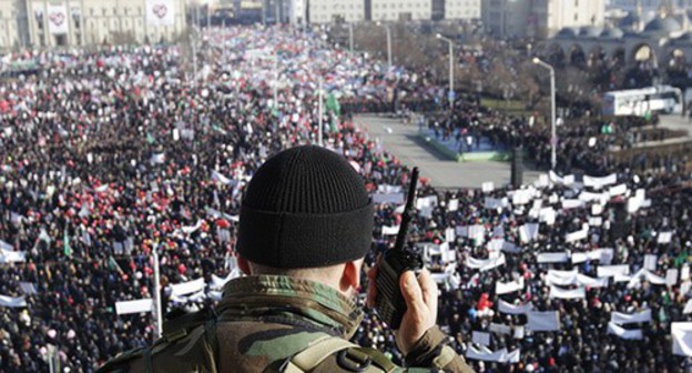 Law enforcer, Grozny. Photo: REUTERS/Eduard Korniyenko