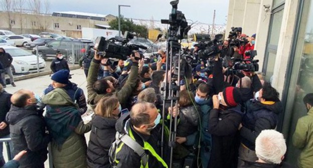 At the office of the opposition party 'United National Movement'. Screenshot: https://sputnik-georgia.ru/politics/20210218/250922927/Politsiya-priekhala-za-Nikoy-Meliya---chto-proiskhodit-u-ofisa-Natsdvizheniya.html