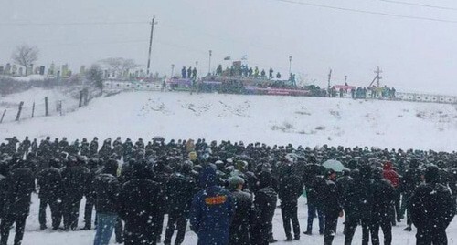 The Akkin Chechens near the memorial to the victims of the 1944 deportation. February 23, 2021. Photo by S. Kasimov