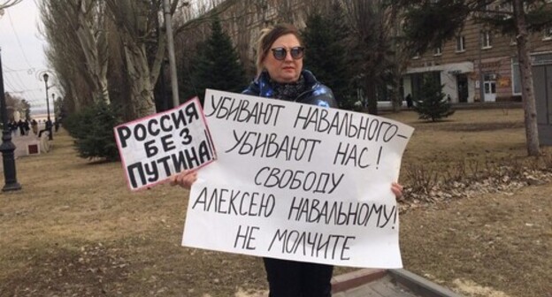 Elena Sheina holds solo picket in Volgograd, April 3, 2021. Photo by Tatiana Filimonova for the Caucasian Knot