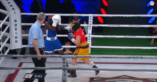 The fight of Adam Kadyrov with an athlete from Uganda, Mukisa Ukasha (dressed in blue). February 20, 2020. Screenshot of the video https://youtu.be/u4AKQhJg4hE