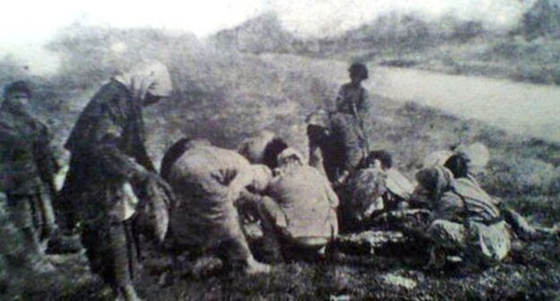 Armenian refugees near a dead horse in the Deir ez-Zor Camps