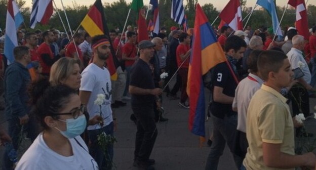 A symbol in memory of the victims of the Armenian Genocide, the flags of Armenia and Nagorno-Karabakh. Photo by Alvard Grigoryan for the "Caucasian Knot"