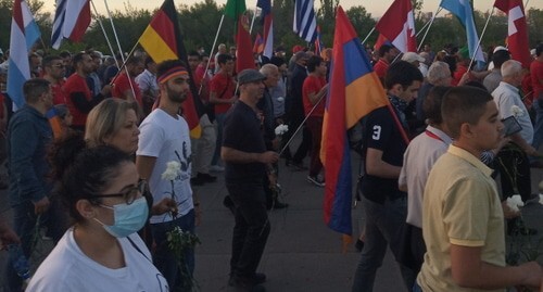 A symbol in memory of the victims of the Armenian Genocide, the flags of Armenia and Nagorno-Karabakh. Photo by Alvard Grigoryan for the "Caucasian Knot"