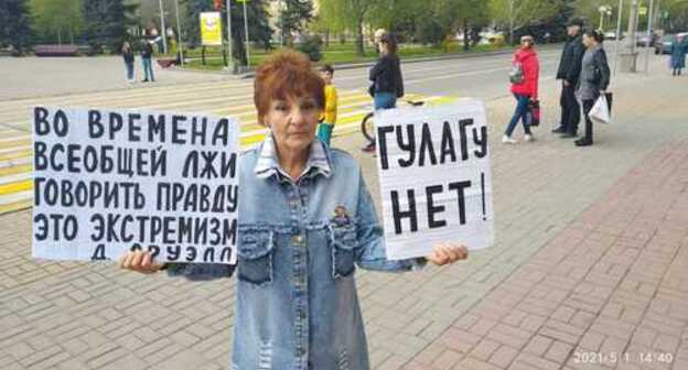 Galina Tikhenko holds solo picket in Volgograd, May 1, 2021. Photo by Tatiana Filimonova for the Caucasian Knot