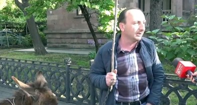 Pashinyan's opponent at the Armenian parliament in Yerevan. Screenshot of the video by YerevanToday