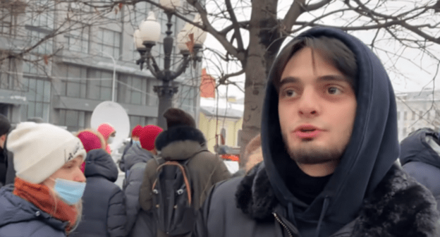 Said-Mukhammad Djumaev at the rally in support of Alexei Navalny in Moscow on January 23, 2021. Screenshot of the video by Anews https://www.youtube.com/watch?v=Xtasot6gdA4