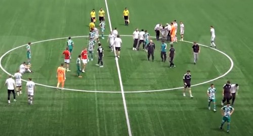 Mass brawl at a football match between the “Akhmat” and “Lokomotiv” teams  in Chechnya. Screenshot: TUT.DAGESTAN, http://www.youtube.com/watch?v=aU-_KAe0HbQ