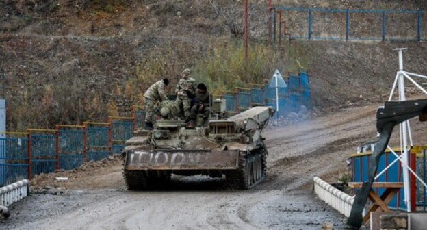 Soldiers coming with a tank through the village of Talish. Nagorno-Karabakh, January 2021. Photo by Aziz Karimov for the "Caucasian Knot"