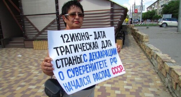 Nadezhda Vyalova holds solo picket in Volgograd, June 12, 2021. Photo by Vyacheslav Yaschenko for the Caucasian Knot