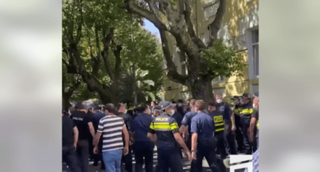 Policemen at a rally in Batumi, June 20, 2021. Screenshot: http://www.facebook.com/watch/?ref=external&v=784421552265443