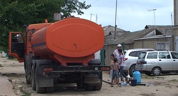 Water truck in Dagony. Screenshot: http://rgvktv.ru/obshchestvo/66728