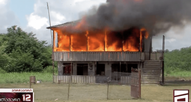 House on fire in Samegrelo, June 25, 2021. Screenshot: “Mtavari Arkhi” TV Company