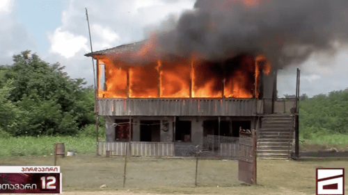 House on fire in Samegrelo, June 25, 2021. Screenshot: “Mtavari Arkhi” TV Company