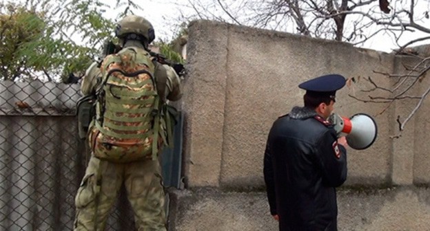 Law enforcer during the counterterrorist operation (CTO) regime. Photo: http://nac.gov.ru/kontrterroristicheskie-operacii/v-kbr-unichtozhen-bandit-prichastnyy-k-rasstrelu.html