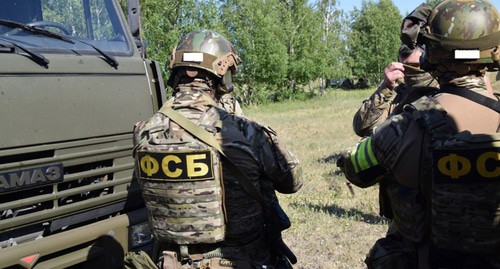 An FSB officer. Photo by the Information Center of the Russian National Antiterrorist Committee (NAC) http://nac.gov.ru/antiterroristicheskie-ucheniya/operativnym-shtabom-v-chelyabinskoy-oblasti-2.html#&amp;gid=1&amp;pid=6