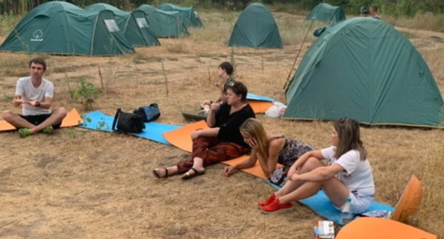 A tent camp set up in the Volga-Akhtuba floodplain. Photo by Tatyana Filimonova for the "Caucasian Knot"