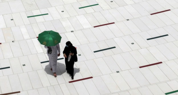 Pilgrims leave after performing a Farewell Tawaf around the holy Kaaba at the Grand Mosque to complete Eid el Kabir, an extended hajj during the annual pilgrimage to the holy city of Mecca, Saudi Arabia. July 22, 2021. Photo: REUTERS/Akhmed Yosri