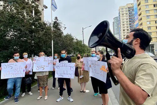 Protest rally against the ban on the operation of public transport in Georgia. Screenshot: http://www.facebook/com/Khalkhistvist/photos/pcb.359580098969497/359579258969581