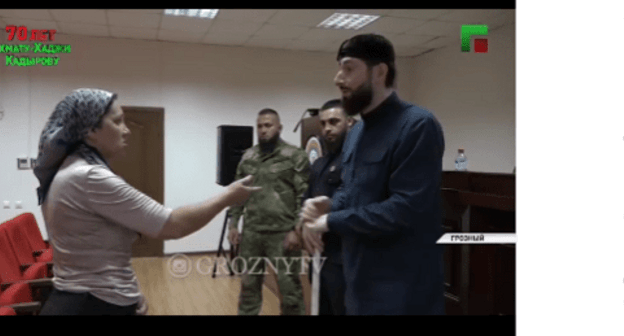 Adam Elzhurkaev is publicly scolding a detainee for witchcraft. Screenshot of the report by the "Grozny" TV Channel published on Instagram https://www.instagram.com/p/CS2Pl5ijy6x/